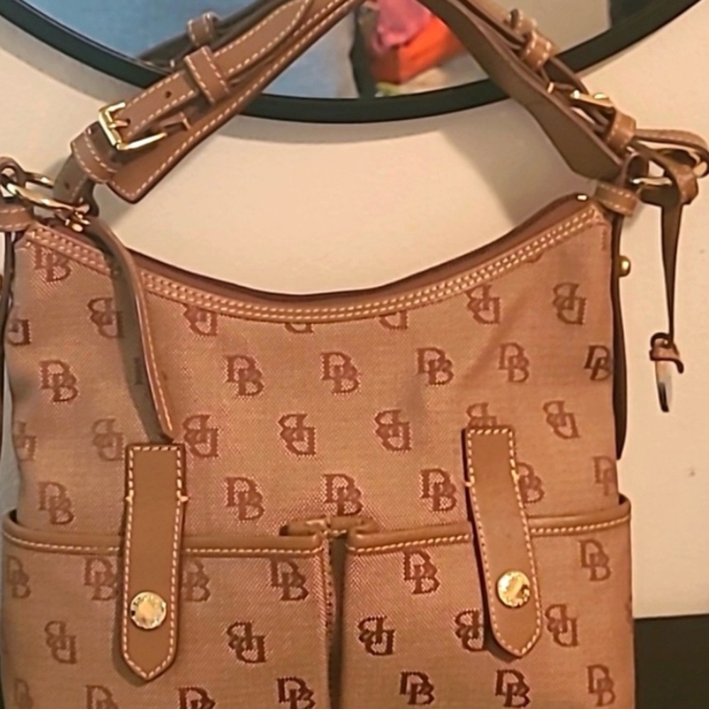 Dooney & Bourke Tan Satchel
.*SOLD*